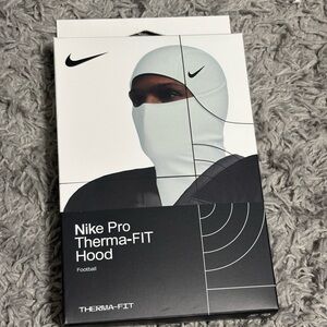 Nike Pro Therma-FIT Hood in Black and White